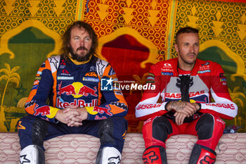 2023-10-14 - PRICE Toby (aus), Red Bull KTM Factory Racing, KTM 450 Rally Factory, FIM W2RC, SUNDERLAND Sam (gbr), Red Bull GasGas Factory Racing, GasGas 450 Rally Factory, FIM W2RC, portrait during the Stage 1 of the Rallye du Maroc 2023, on October 14, 2023 between Agadir and Zagora, Morocco - AUTO - RALLYE DU MAROC 2023 - RALLY - MOTORS
