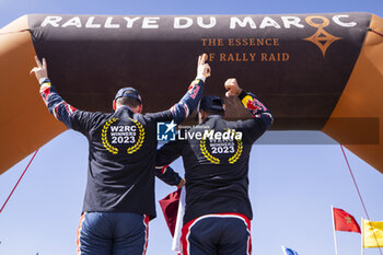 2023-10-18 - 200 AL-ATTIYAH Nasser (qat), BAUMEL Mathieu (fra), Toyota Gazoo Racing, Toyota GR DKR Hilux, FIA W2RC, portrait during the Stage 5 of the Rallye du Maroc 2023, on October 18, 2023 around Merzouga, Morocco - AUTO - RALLYE DU MAROC 2023 - RALLY - MOTORS