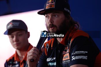 2023-10-18 - PRICE Toby (aus), Red Bull KTM Factory Racing, KTM 450 Rally Factory, FIM W2RC, portrait during the Prize giving ceremony of the Rallye du Maroc 2023, on October 18, 2023 around Merzouga, Morocco - AUTO - RALLYE DU MAROC 2023 - RALLY - MOTORS