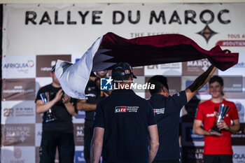 2023-10-18 - BAUMEL Mathieu (fra), Toyota Gazoo Racing, Toyota GR DKR Hilux, FIA W2RC, podium during the Prize giving ceremony of the Rallye du Maroc 2023, on October 18, 2023 around Merzouga, Morocco - AUTO - RALLYE DU MAROC 2023 - RALLY - MOTORS