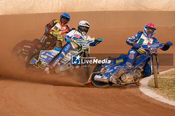 27/05/2023 - Nicolas Covatti (ITA) afterwards by Jaimon Lidsey (AUS) in action during 2023 FIM Speedway World Championship - Q.R.1, at Santa Marina Circuit in Lonigo (Vicenza), Italy on May 27, 2023. - FIM SPEEDWAY WORLD CHAMPIONSHIP - SPEEDWAY - MOTORI