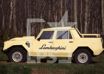 2023-04-12 - 1986 Lamborghini LM 002 - AUTOMOBILI LAMBORGHINI - HISTORIC - MOTORS