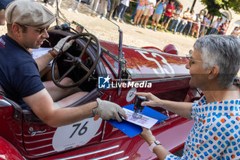 2023-06-17 - 1000Miglia passage from Bergamo, sport councelor Loredana Poli applies the stamps on the papers - 1000 MILES 2023 - DAY5 - HISTORIC - MOTORS