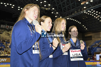 2023-07-24 - Team USA (Gretchen Walsh, Abbey Weitzeil, Olivia Smoliga, Kate Douglass) 2nd place, Women's 4x100m Freestyle Relay Medal Ceremony during the 20th FINA Swimming World Championships Fukuoka 2023 on July 23, 2023 at Marine Messe Fukuoka in Fukuoka, Japan - SWIMMING - WORLD CHAMPIONSHIPS 2023 - SWIMMING - SWIMMING