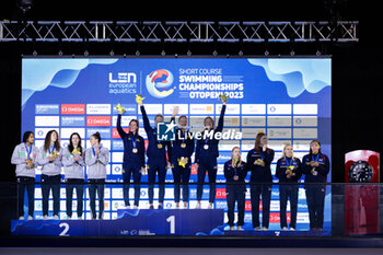 05/12/2023 - Team of Sweden, Team of Italy and Team of Great Britain during the prize giving ceremony for Women´s 4x50m Freestyle at the LEN Short Course European Championships 2023 on December 5, 2023 in Otopeni, Romania - SWIMMING - LEN SHORT COURSE EUROPEAN CHAMPIONSHIPS 2023 - NUOTO - NUOTO