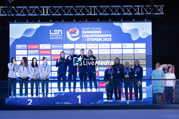 05/12/2023 - Team of Sweden, Team of Italy and Team of Great Britain during the prize giving ceremony for Women´s 4x50m Freestyle at the LEN Short Course European Championships 2023 on December 5, 2023 in Otopeni, Romania - SWIMMING - LEN SHORT COURSE EUROPEAN CHAMPIONSHIPS 2023 - NUOTO - NUOTO