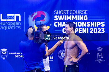 07/12/2023 - Benjamin Proud of Great Britain giving the interview after breaking the European Record during Men’s 50m Freestyle Final at the LEN Short Course European Championships 2023 on December 7, 2023 in Otopeni, Romania - SWIMMING - LEN SHORT COURSE EUROPEAN CHAMPIONSHIPS 2023 - DAY 3 - NUOTO - NUOTO