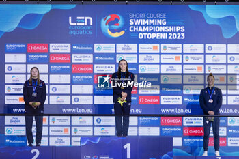 07/12/2023 - Harris Medi of Great Britain, Shanahan Katie of Breat Britain and Mahieu Pauline of France duing the podium ceremony for Women’s 200m Backstroke at the LEN Short Course European Championships 2023 on December 7, 2023 in Otopeni, Romania - SWIMMING - LEN SHORT COURSE EUROPEAN CHAMPIONSHIPS 2023 - DAY 3 - NUOTO - NUOTO
