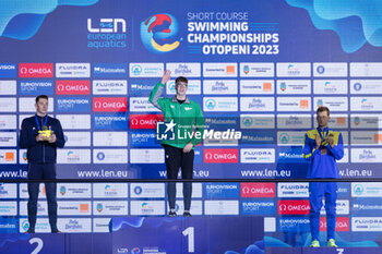 2023-12-07 - Wiffen Daniel of Ireland, Aubry David of France and Romanchuk Mykhailo of Ukraine during the podium ceremony for Men’s 1500m Freestyle at the LEN Short Course European Championships 2023 on December 7, 2023 in Otopeni, Romania - SWIMMING - LEN SHORT COURSE EUROPEAN CHAMPIONSHIPS 2023 - DAY 3 - SWIMMING - SWIMMING