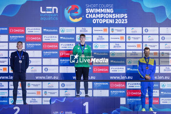 2023-12-07 - Wiffen Daniel of Ireland, Aubry David of France and Romanchuk Mykhailo of Ukraine during the podium ceremony for Men’s 1500m Freestyle at the LEN Short Course European Championships 2023 on December 7, 2023 in Otopeni, Romania - SWIMMING - LEN SHORT COURSE EUROPEAN CHAMPIONSHIPS 2023 - DAY 3 - SWIMMING - SWIMMING