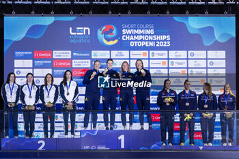 07/12/2023 - Sweden Team, Italy Team and Great Britain Team during the podium ceremony for Women’s 4x50m Medley Relay at the LEN Short Course European Championships 2023 on December 7, 2023 in Otopeni, Romania - SWIMMING - LEN SHORT COURSE EUROPEAN CHAMPIONSHIPS 2023 - DAY 3 - NUOTO - NUOTO