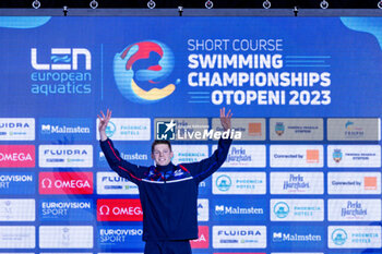 08/12/2023 - Scott Duncan of Great Britain during the podium ceremony for Men’s 200m Individual Medley at the LEN Short Course European Championships 2023 on December 8, 2023 in Otopeni, Romania - SWIMMING - LEN SHORT COURSE EUROPEAN CHAMPIONSHIPS 2023 - DAY 4 - NUOTO - NUOTO