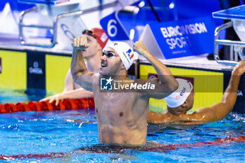 2023-12-08 - Tomac Mewen of France celebrating the win during Men’s 100m Backstroke Final at the LEN Short Course European Championships 2023 on December 8, 2023 in Otopeni, Romania - SWIMMING - LEN SHORT COURSE EUROPEAN CHAMPIONSHIPS 2023 - DAY 4 - SWIMMING - SWIMMING