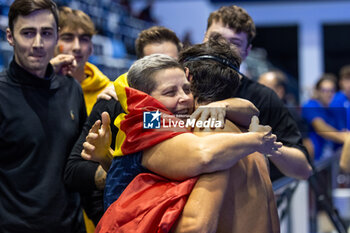 08/12/2023 - Ungur Andrei of Romania celebrating with his mom after geting third place in Men’s 100m Backstroke Final after at the LEN Short Course European Championships 2023 on December 8, 2023 in Otopeni, Romania - SWIMMING - LEN SHORT COURSE EUROPEAN CHAMPIONSHIPS 2023 - DAY 4 - NUOTO - NUOTO