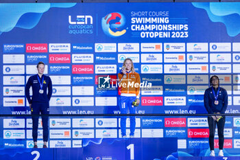 2023-12-08 - Toussaint Kira of the Netherlands, Hansson Louise of Sweden and Pigree Analia of France during the podium ceremony for Women’s 50m Backstroke at the LEN Short Course European Championships 2023 on December 8, 2023 in Otopeni, Romania - SWIMMING - LEN SHORT COURSE EUROPEAN CHAMPIONSHIPS 2023 - DAY 4 - SWIMMING - SWIMMING