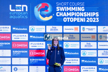 2023-12-08 - Kirpichnikova Anastasiia of France during the podium ceremony for Women’s 1500m Freestyle at the LEN Short Course European Championships 2023 on December 8, 2023 in Otopeni, Romania - SWIMMING - LEN SHORT COURSE EUROPEAN CHAMPIONSHIPS 2023 - DAY 4 - SWIMMING - SWIMMING