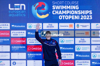 2023-12-09 - Richards Matthew of Great Britain during the podoium ceremony for Men’s 200m Freestyle at the LEN Short Course European Championships 2023 on December 9, 2023 in Otopeni, Romania - SWIMMING - LEN SHORT COURSE EUROPEAN CHAMPIONSHIPS 2023 - DAY 5 - SWIMMING - SWIMMING