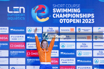 2023-12-09 - Toussaint Kira of the Netherlands during the podium ceremony for Women’s 100m Backstroke at the LEN Short Course European Championships 2023 on December 9, 2023 in Otopeni, Romania - SWIMMING - LEN SHORT COURSE EUROPEAN CHAMPIONSHIPS 2023 - DAY 5 - SWIMMING - SWIMMING