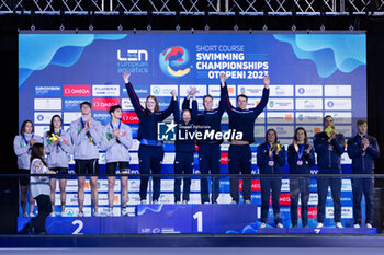 09/12/2023 - Proud Benjamin, Burras Lewis, Hopkin Anna and Anderson Freya of Great Britain during the podium ceremony for Mixed 4x50m Freestyle at the LEN Short Course European Championships 2023 on December 9, 2023 in Otopeni, Romania - SWIMMING - LEN SHORT COURSE EUROPEAN CHAMPIONSHIPS 2023 - DAY 5 - NUOTO - NUOTO