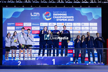 09/12/2023 - Gold medalists, Proud Benjamin, Burras Lewis, Hopkin Anna and Anderson Freya of Great Britain, Sliver medalists, Miressi Alessandro, Zazzeri Lorenzo, Nocentini Jasmine and di Pietro Silvia of Italy and Bronze medalists, Grousset Maxime, Manaudou Florent, Bonnet Charlotte and Gastaldello Beryl of France during the podium ceremony for Mixed 4x50m Freestyle at the LEN Short Course European Championships 2023 on December 9, 2023 in Otopeni, Romania - SWIMMING - LEN SHORT COURSE EUROPEAN CHAMPIONSHIPS 2023 - DAY 5 - NUOTO - NUOTO