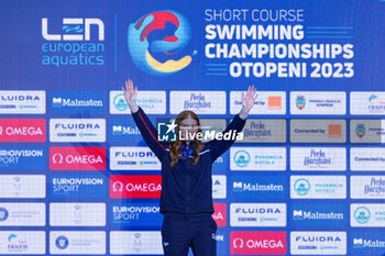 2023-12-10 - Anderson Freya of Great Britain during the podium ceremony for Women’s 200m Freestyle at the LEN Short Course European Championships 2023 on December 10, 2023 in Otopeni, Romania - SWIMMING - LEN SHORT COURSE EUROPEAN CHAMPIONSHIPS 2023 - DAY 6 - SWIMMING - SWIMMING