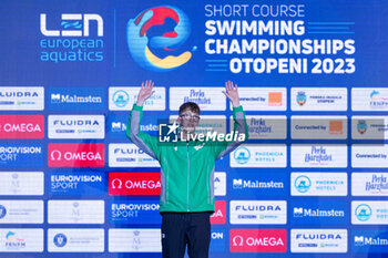 2023-12-10 - Wiffen Daniel of Ireland during the podium ceremony for Men’s 800m Freestyle at the LEN Short Course European Championships 2023 on December 10, 2023 in Otopeni, Romania - SWIMMING - LEN SHORT COURSE EUROPEAN CHAMPIONSHIPS 2023 - DAY 6 - SWIMMING - SWIMMING