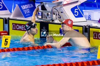 2023-12-10 - Greenbank Luke of Great Britain, second place, congratulating Mora Lorenzo of Italy, the winner of Men’s 200m Backstroke at the LEN Short Course European Championships 2023 on December 10, 2023 in Otopeni, Romania - SWIMMING - LEN SHORT COURSE EUROPEAN CHAMPIONSHIPS 2023 - DAY 6 - SWIMMING - SWIMMING