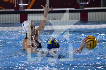 2023-01-28 - Chiara Tabani of SIS Roma and Roberta Bianconi of Rapallo during SIS Roma vs Rapallo match of Italian water polo female national championship Serie A1 on January 28, 2023 at ASD Babel in Rome, Italy - SIS ROMA VS RAPALLO PALLANUOTO - SERIE A1 WOMEN - WATERPOLO