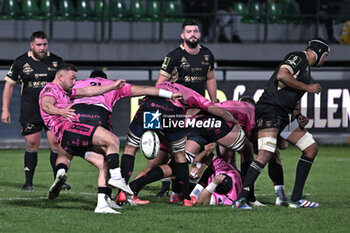 2023-12-16 - Kick of Andy Uren, scrum half of Benetton Rugby during the EPCR CHALLENGE CUP match between Benetton Rugby and USAP Perpignan on 16 December 2023 at Stadio Monigo in Treviso, Italy - BENETTON RUGBY VS USAP - CHALLENGE CUP - RUGBY