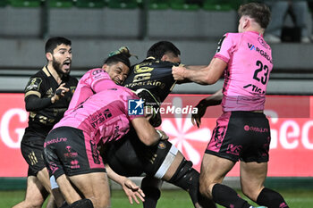 2023-12-16 - Tackle of USAP Perpignan player , during the EPCR CHALLENGE CUP match between Benetton Rugby and USAP Perpignan on 16 December 2023 at Stadio Monigo in Treviso, Italy - BENETTON RUGBY VS USAP - CHALLENGE CUP - RUGBY