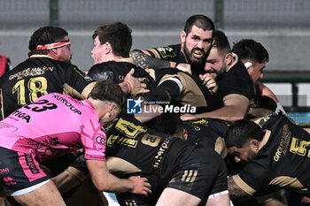 2023-12-16 - Scrum during the EPCR CHALLENGE CUP match between Benetton Rugby and USAP Perpignan on 16 December 2023 at Stadio Monigo in Treviso, Italy - BENETTON RUGBY VS USAP - CHALLENGE CUP - RUGBY
