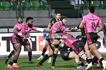 2023-12-16 - Tackle during the EPCR CHALLENGE CUP match between Benetton Rugby and USAP Perpignan on 16 December 2023 at Stadio Monigo in Treviso, Italy - BENETTON RUGBY VS USAP - CHALLENGE CUP - RUGBY