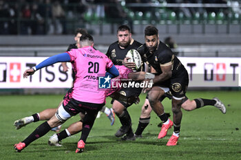 2023-12-16 - Attack of USAP Perpignan player , during the EPCR CHALLENGE CUP match between Benetton Rugby and USAP Perpignan on 16 December 2023 at Stadio Monigo in Treviso, Italy - BENETTON RUGBY VS USAP - CHALLENGE CUP - RUGBY