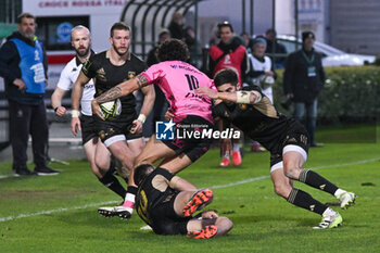 2023-12-16 - Ankle tap of Jacob Umaga ( Benetton Rugby ), during the EPCR CHALLENGE CUP match between Benetton Rugby and USAP Perpignan on 16 December 2023 at Stadio Monigo in Treviso, Italy - BENETTON RUGBY VS USAP - CHALLENGE CUP - RUGBY