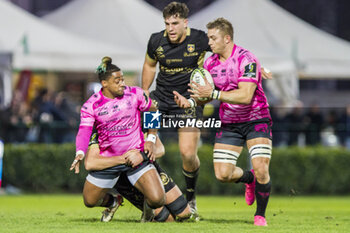 2023-12-16 - Off load by Paolo Odogwu to Lorenzo Cannone - BENETTON RUGBY VS USAP - CHALLENGE CUP - RUGBY