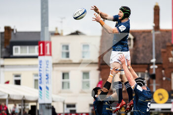 14/01/2023 - Caelan Doris of Leinster Rugby claims the lineout during the Champions Cup, rugby union match between Gloucester Rugby and Leinster Rugby on January 14, 2023 at the Kingsholm Stadium in Gloucester, England - RUGBY - CHAMPIONS CUP - GLOUCESTER V LEINSTER - HEINEKEN CHAMPIONS CUP - RUGBY