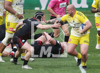 2023-04-09 - Hayden Thompson-Stringer of Stade Rochelais and Tom Woolstencroft of Saracens during the Heineken Champions Cup, Quarter Finals, rugby union match between Stade Rochelais (La Rochelle) and Saracens on April 9, 2023 at Marcel Deflandre stadium in La Rochelle, France - RUGBY - CHAMPIONS CUP - LA ROCHELLE V SARACENS - CHAMPIONS CUP - RUGBY