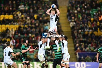2023-12-15 - Toulon RC lock David Ribbans (5) wins a line out during the Champions Cup, rugby union match between Northampton Saints and RC Toulon on 15 December 2023 at Franklins Gardens in Northampton, England - RUGBY - CHAMPIONS CUP - NORTHAMPTON V TOULON - CHAMPIONS CUP - RUGBY