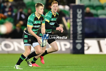 2023-12-15 - Northampton Saints fly half Fin Smith during the Champions Cup, rugby union match between Northampton Saints and RC Toulon on 15 December 2023 at Franklins Gardens in Northampton, England - RUGBY - CHAMPIONS CUP - NORTHAMPTON V TOULON - CHAMPIONS CUP - RUGBY