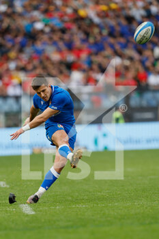 11/03/2023 - Rome , Italy – 11 March 2023;  Tommaso Allan of Italy itake a free kick during the Six Nations Rugby match between Italy and Galles at the Stadio Olimpico in Rome, Italy. (Photo. Livemedia/Andrea Martini) - ITALY VS WALES - 6 NAZIONI - RUGBY