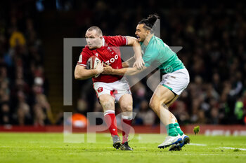 04/02/2023 - Ken Owens of Wales is tackled by James Lowe of Ireland during the Six Nations 2023, rugby union match between Wales and Ireland on February 4, 2023 at Millenium Stadium in Cardiff, Wales - RUGBY - SIX NATIONS 2023 - WALES V IRELAND - 6 NAZIONI - RUGBY