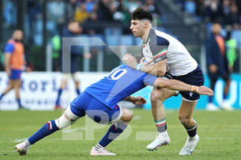 2023-02-05 - Romain Ntamack (L) of France and Tommaso Menoncello (R) of Italy in action during the 2023 Six Nations, rugby union match between Italy and France on February 5, 2023 at Stadio Olimpico in Rome, Italy - RUGBY - 6 NATIONS 2023 - ITALY V FRANCE - SIX NATIONS - RUGBY