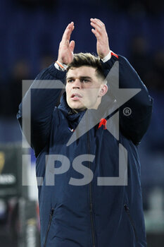 05/02/2023 - Matthieu Jalibert of France greets his supporters at the end of the 2023 Six Nations, rugby union match between Italy and France on February 5, 2023 at Stadio Olimpico in Rome, Italy - RUGBY - 6 NATIONS 2023 - ITALY V FRANCE - 6 NAZIONI - RUGBY