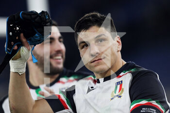 2023-02-05 - Juan Ignacio Brex of Italy greets his supporters at the end of the 2023 Six Nations, rugby union match between Italy and France on February 5, 2023 at Stadio Olimpico in Rome, Italy - RUGBY - 6 NATIONS 2023 - ITALY V FRANCE - SIX NATIONS - RUGBY