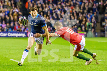 11/02/2023 - Blair Kinghorn of Scotland evades the tackle of Dan Biggar of Wales during the Six Nations 2023, rugby union match between Scotland and Wales on February 11, 2023 at BT Murrayfield Stadium in Edinburgh, Scotland - RUGBY - SIX NATIONS 2023 - SCOTLAND V WALES - 6 NAZIONI - RUGBY