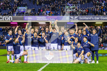 11/02/2023 - The Scotland Team list The Doddie Weir Cup after the Six Nations 2023, rugby union match between Scotland and Wales on February 11, 2023 at BT Murrayfield Stadium in Edinburgh, Scotland - RUGBY - SIX NATIONS 2023 - SCOTLAND V WALES - 6 NAZIONI - RUGBY
