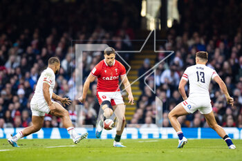 25/02/2023 - Mason Grady of Wales kicks ahead during the Six Nations 2023 rugby union match between Wales and England on 25 February 2023 at Principality Stadium in Cardiff, Wales - RUGBY - SIX NATIONS 2023 - WALES V ENGLAND - 6 NAZIONI - RUGBY