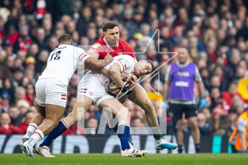 25/02/2023 - Freddie Steward of England is tackled by Mason Grady of Wales during the Six Nations 2023 rugby union match between Wales and England on 25 February 2023 at Principality Stadium in Cardiff, Wales - RUGBY - SIX NATIONS 2023 - WALES V ENGLAND - 6 NAZIONI - RUGBY