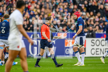 26/02/2023 - Referee Nika Amashukeli (GRU) shows a red card to Grant Gilchrist of Scotland during the Six Nations 2023 rugby union match between France and Scotland on 26 February 2023 at Stade de France in Saint-Denis near Paris, France - RUGBY - SIX NATIONS 2023 - FRANCE V SCOTLAND - 6 NAZIONI - RUGBY