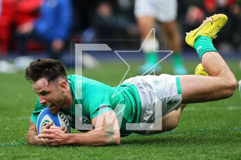 25/02/2023 - Hugo Kennan of Ireland scores a try during the Six Nations 2023 rugby union match between Italy and Ireland on February 25, 2023 at Stadio Olimpico in Rome, Italy - RUGBY - SIX NATIONS 2023 - ITALY V IRELAND - 6 NAZIONI - RUGBY